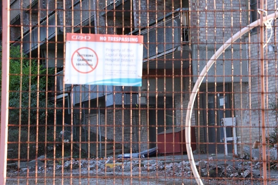 Deconstruction of Oak Bay Lodge in December 2021. The work is expected to run well into spring 2022. (Christine van Reeuwk/News Staff)