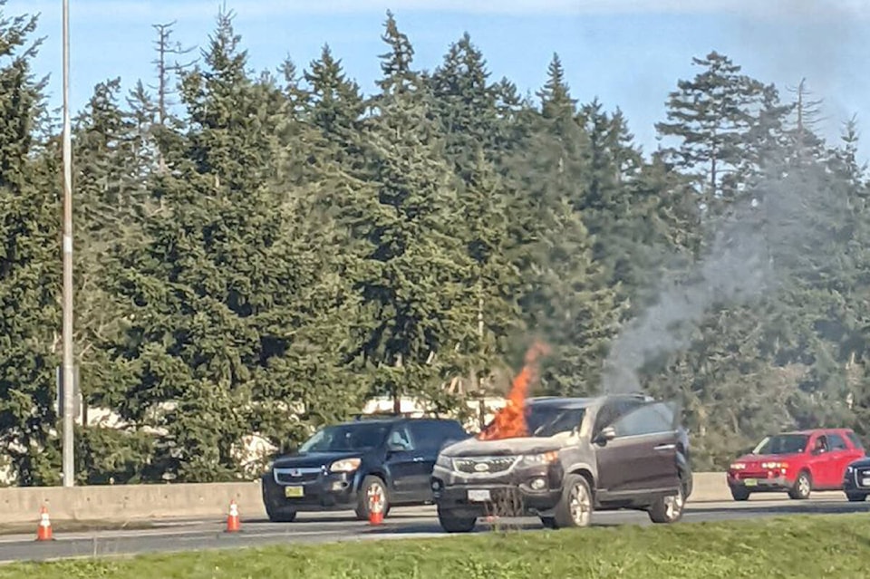 28070303_web1_220206-GNG-HighwayAccident-Fire_1
