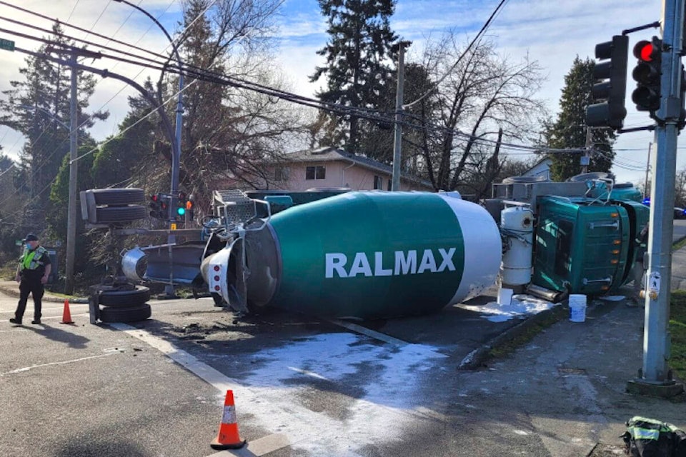 28170040_web1_220215-SNE-Dumptruck-Rollover_1