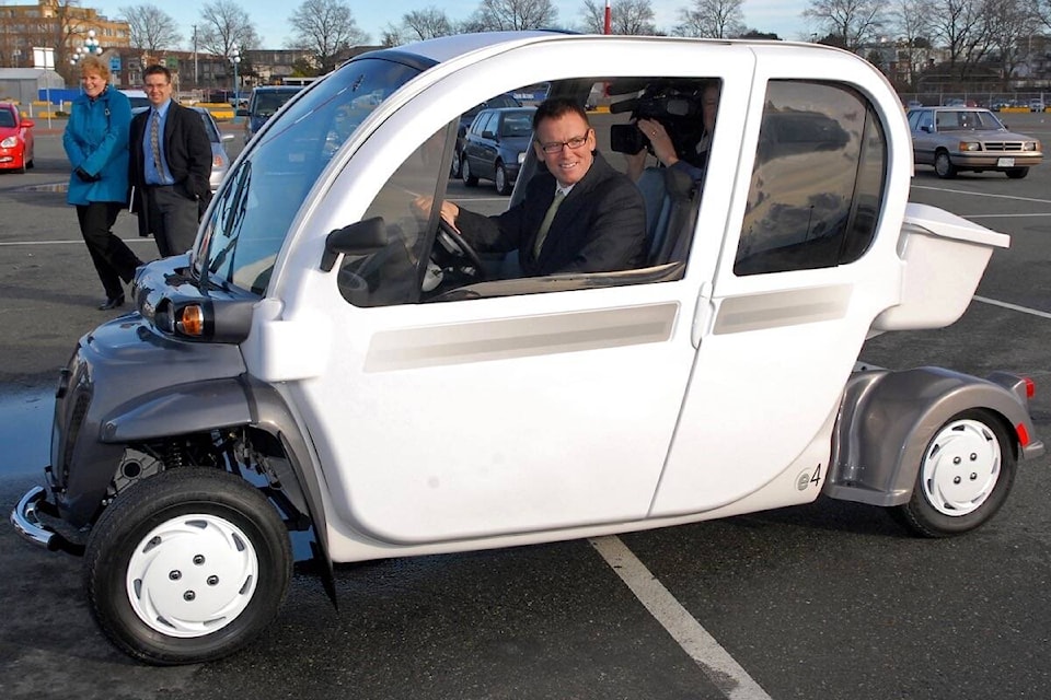 28352092_web1_20220303-BPD-Falcon-electric-car-2010