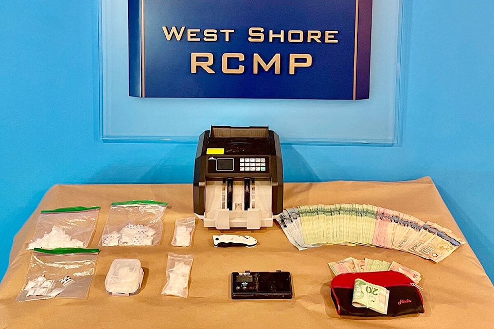 28497939_web1_220317-VNE-RCMP-DrugCarMoneyBust-photo_1