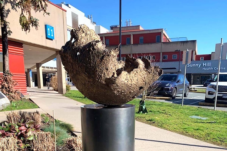 28786505_web1_220413-BPD-StolenSculpture-BCChildrens_1