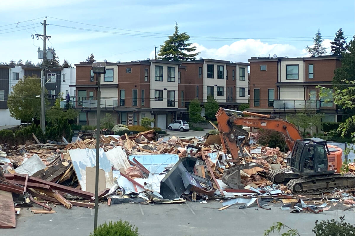 29169917_web1_220518-VNE-GorgePointePubDemolition-DemolitionGorgePointe_1