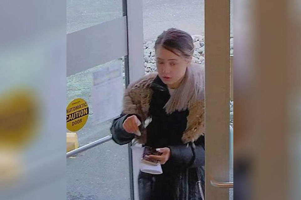 29362492_web1_220606-vne-fraud-suspect--_1