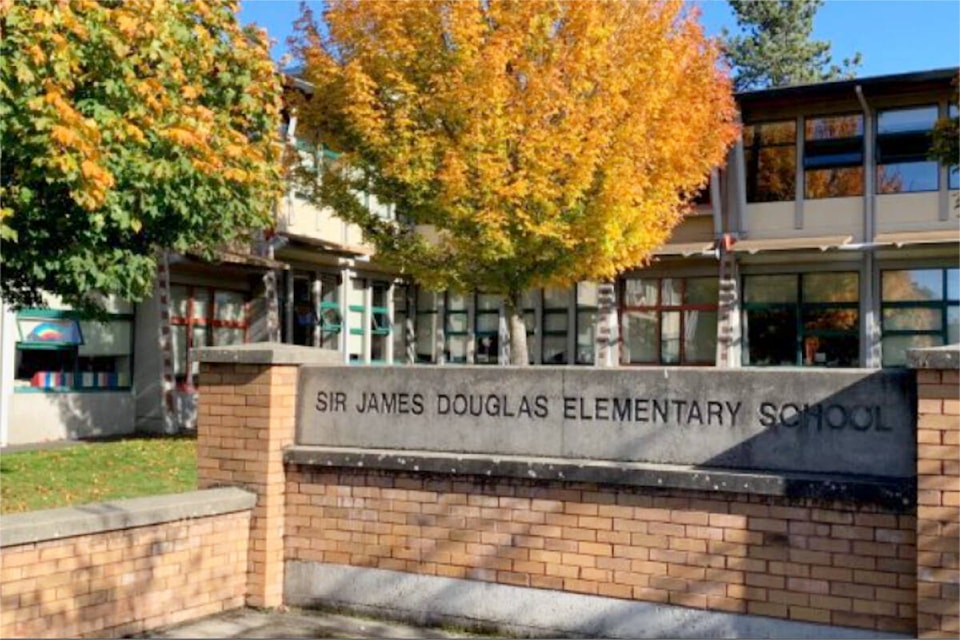 29442105_web1_220613-VNE-SchoolIncident-SJD-SirJamesDouglasSchool_1