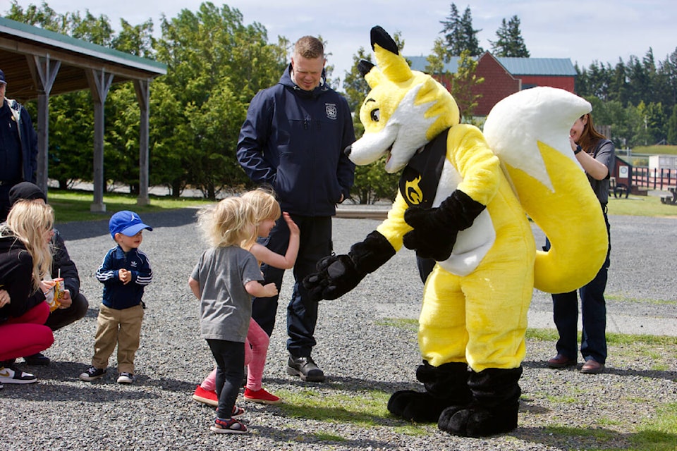 29499706_web1_220618-GNG-Metchosin-firesmart-BBQ-pics_3