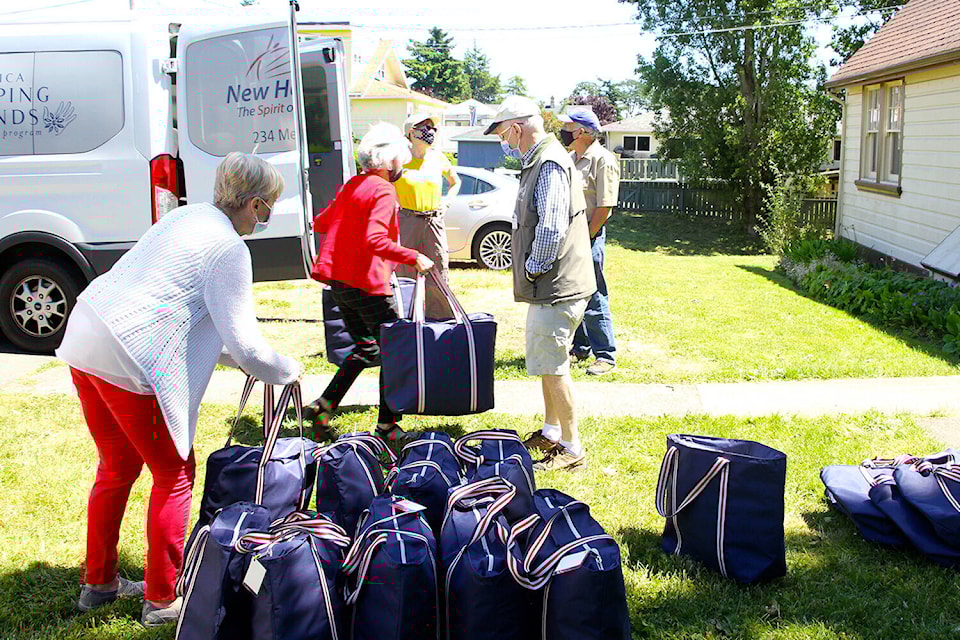 29541700_web1_210610-SNE-Saanich-Volunteer-Services-Meal-Deliveries-meals_1