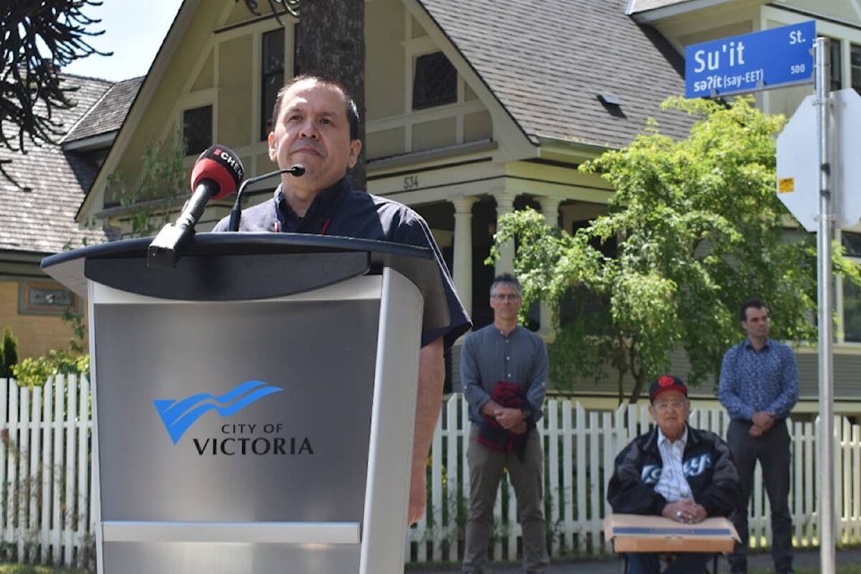 Songhees Chief Ron Sam addresses the crowd during a ceremony Sunday marking the renaming of Trutch Street to Su’it Street. (Wolf Depner/News Staff)