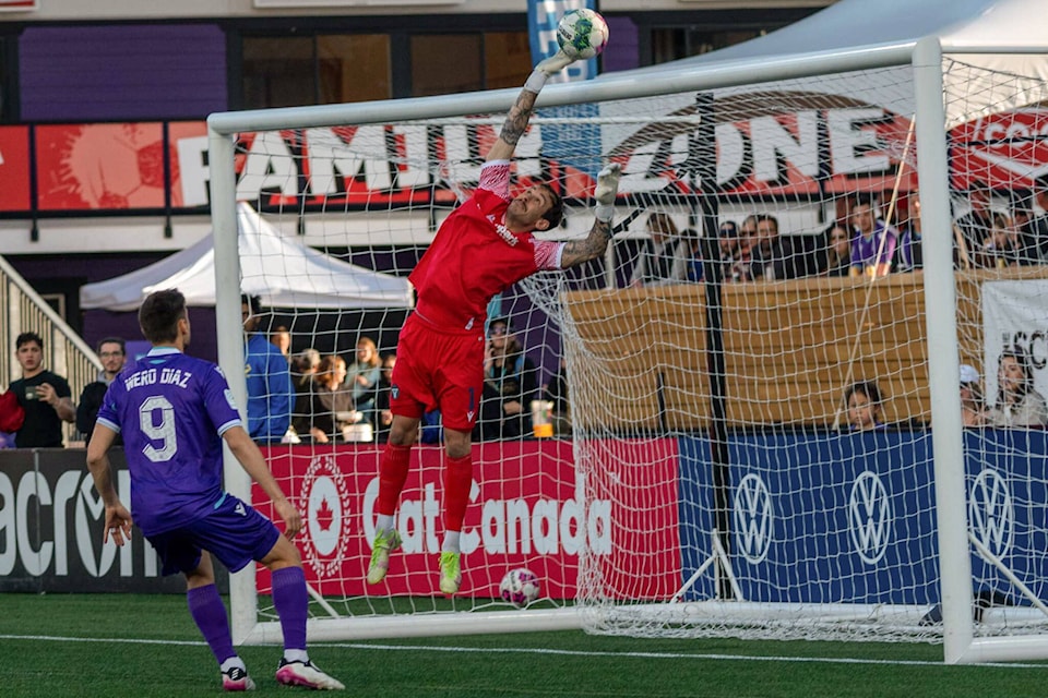 29794982_web1_220522-GN-PacificFC-york-united-simonfearn-canadian-premier-league_3