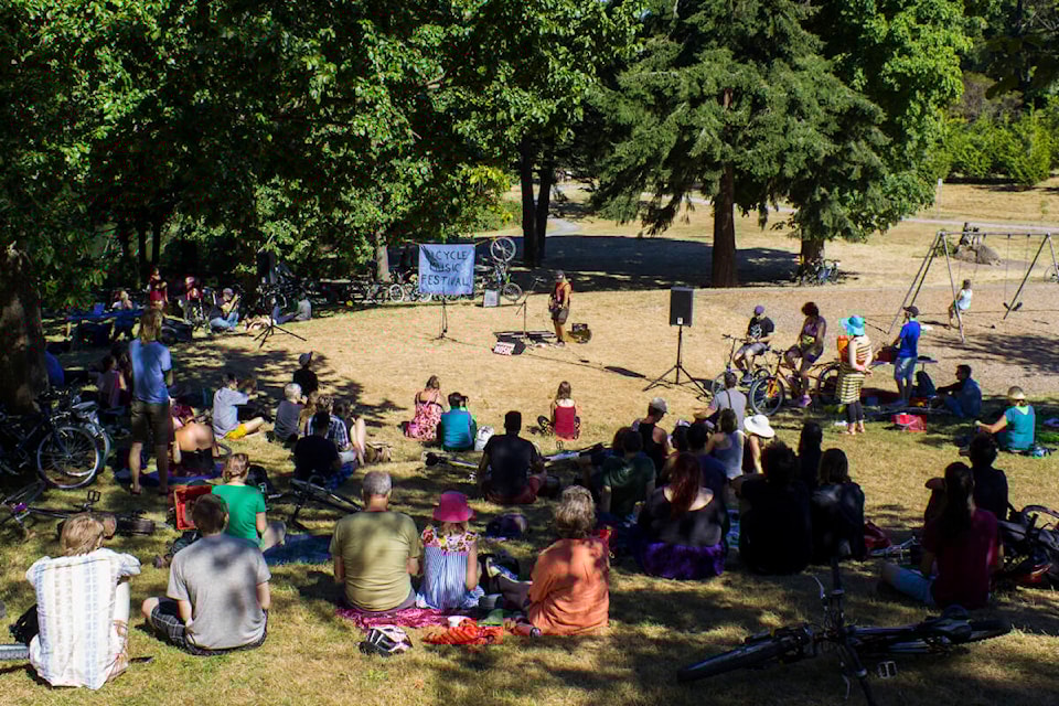 29929575_web1_220729-VNE-Bike-Music-Fest-subpic_1