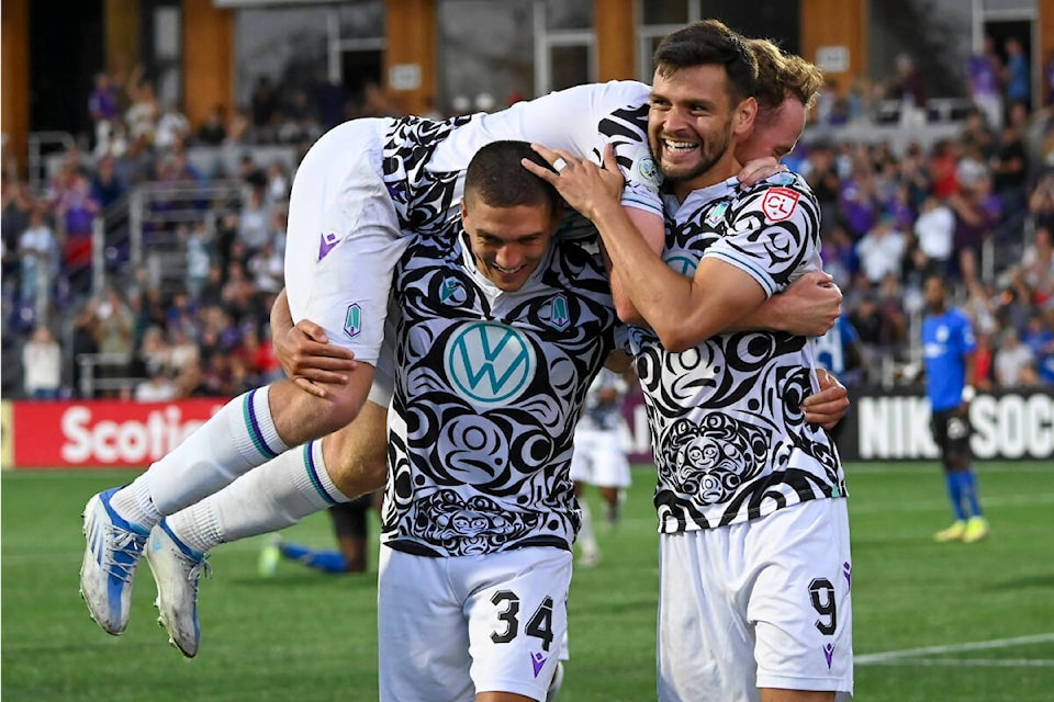 29967770_web1_220802-GNG-PacificFc-Waterhouse-simon_1