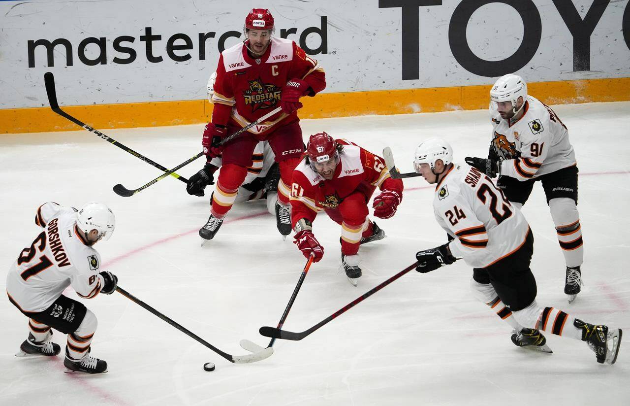 Feds tell Canadian hockey players with KHL teams in Russia, Belarus to get out