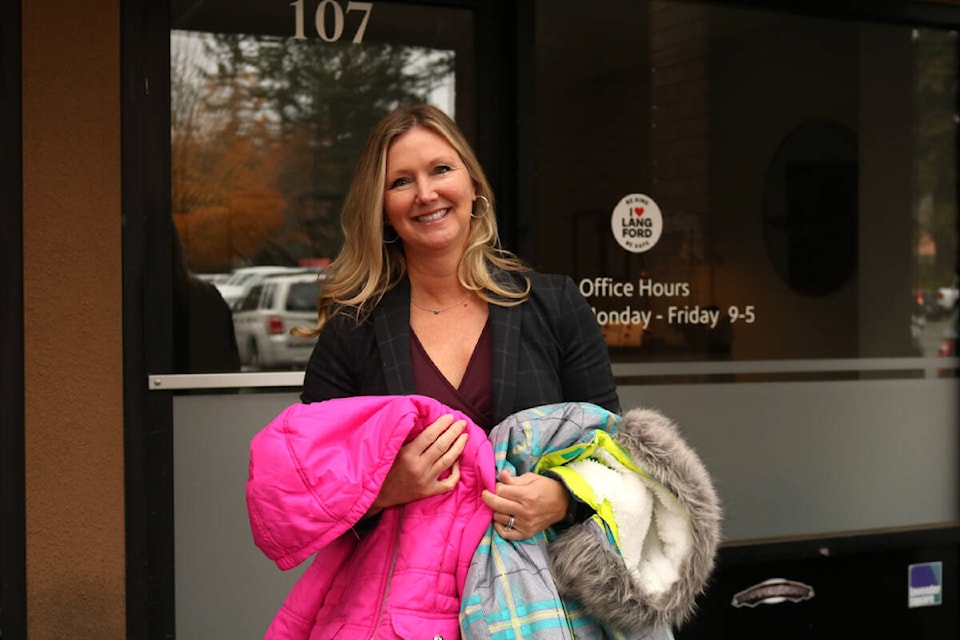 30944438_web1_221107-GNG-Coat-drive-nash_1