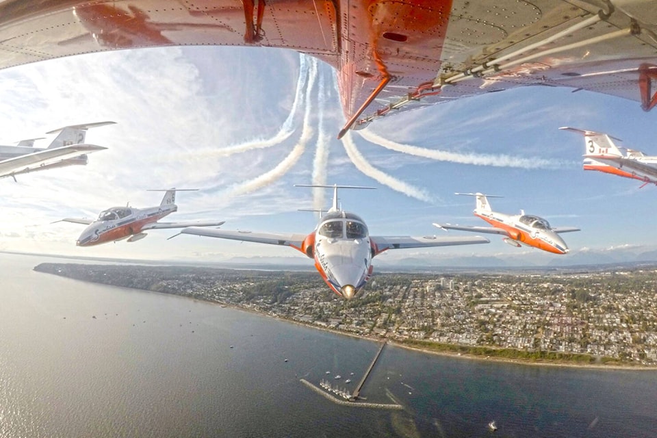 31397534_web1_Snowbirds-aerial