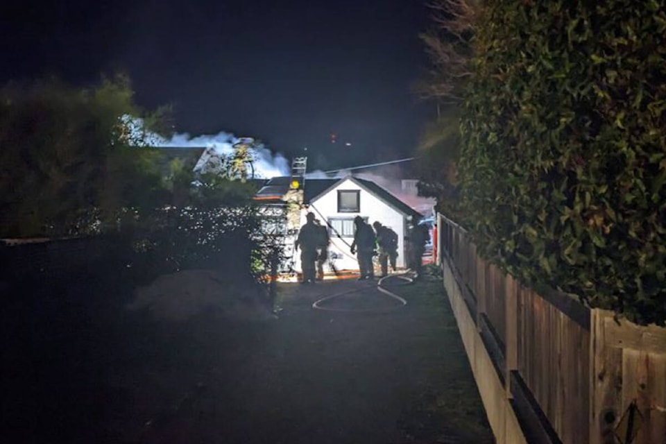 31432517_web1_221228-PNR-BrentwoodBayFire-NormanLane_1