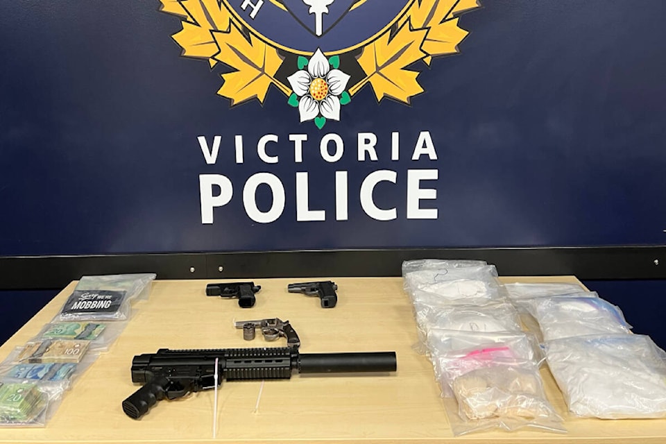 31502861_web1_230106-vne-guns-drugs-seizure-_1