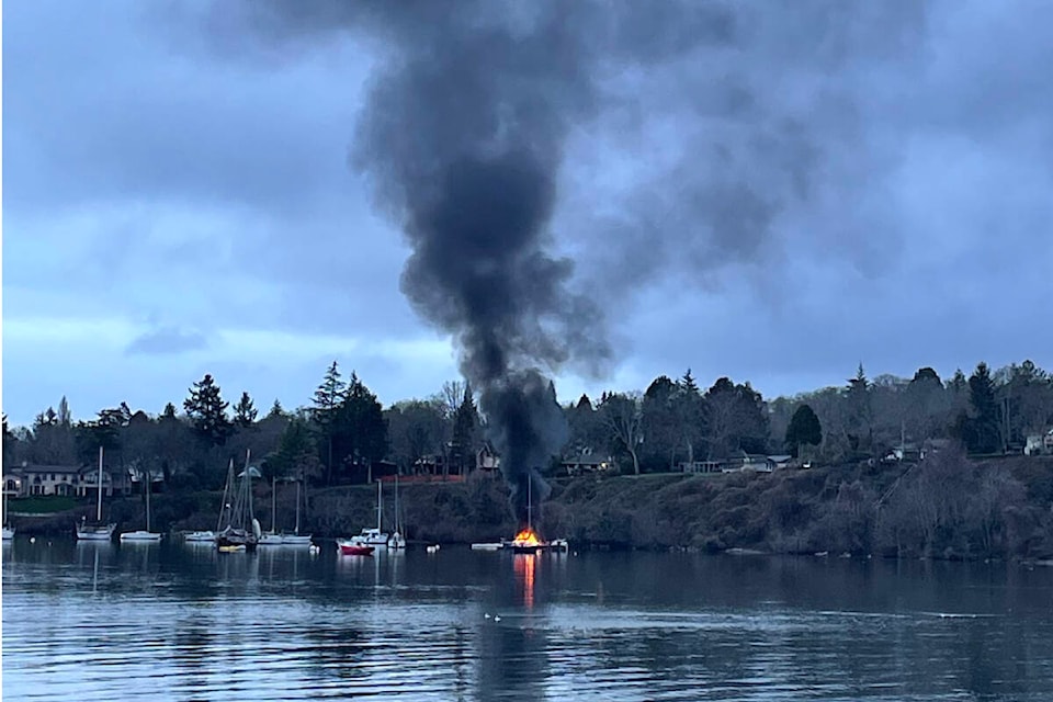 31908527_web1_230218-SNE-BOATFIRE-BOATFIRE_1