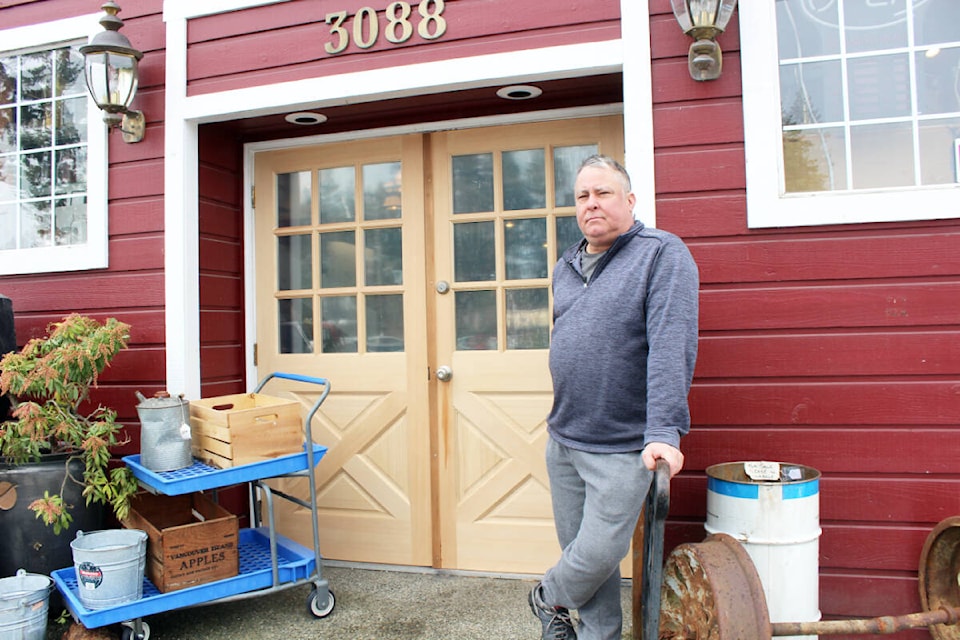 32027123_web1_230309-CHC-Antique-Barn-theft-huge_4