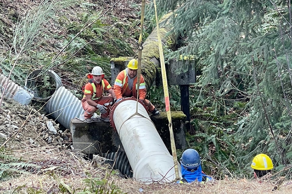 32100400_web1_230315-AVN-water-main-break-folo-Alberni_1