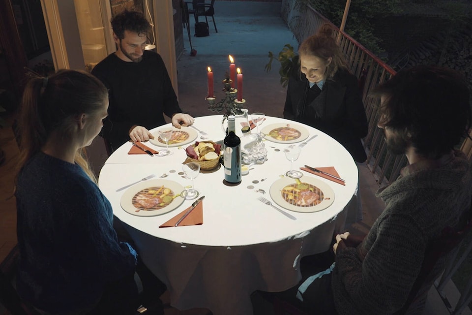 32328607_web1_230404-VNE-petit-meals-three_1