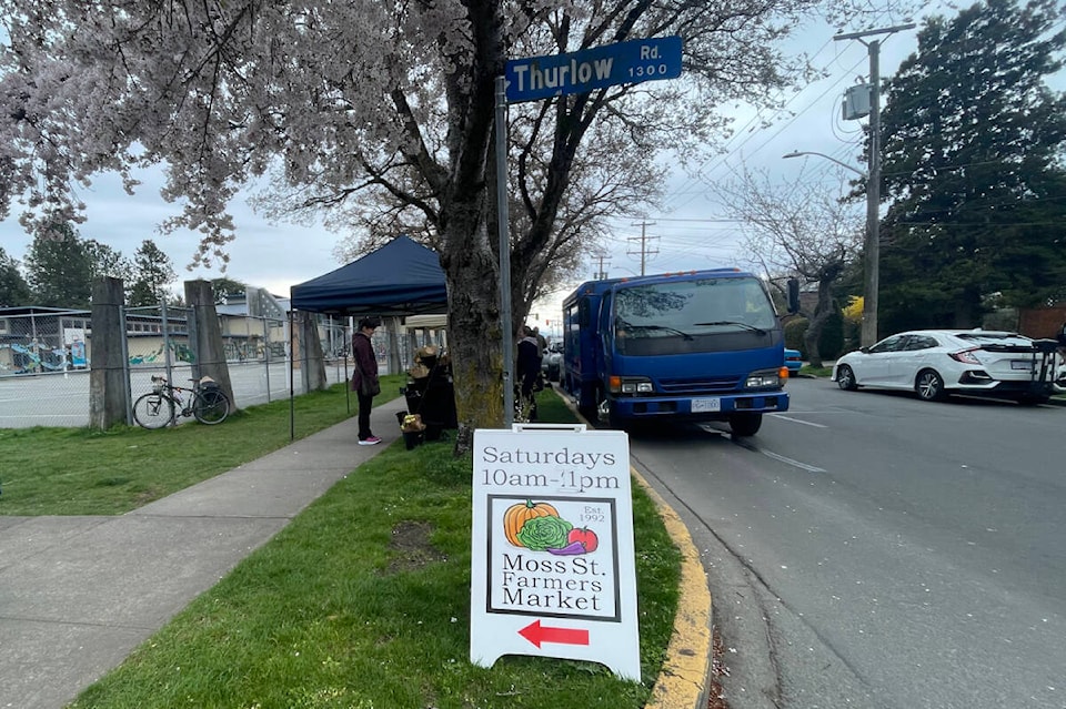 32352806_web1_230406-VNE-FARMERS-MARKETS-MOSS-STREET_1
