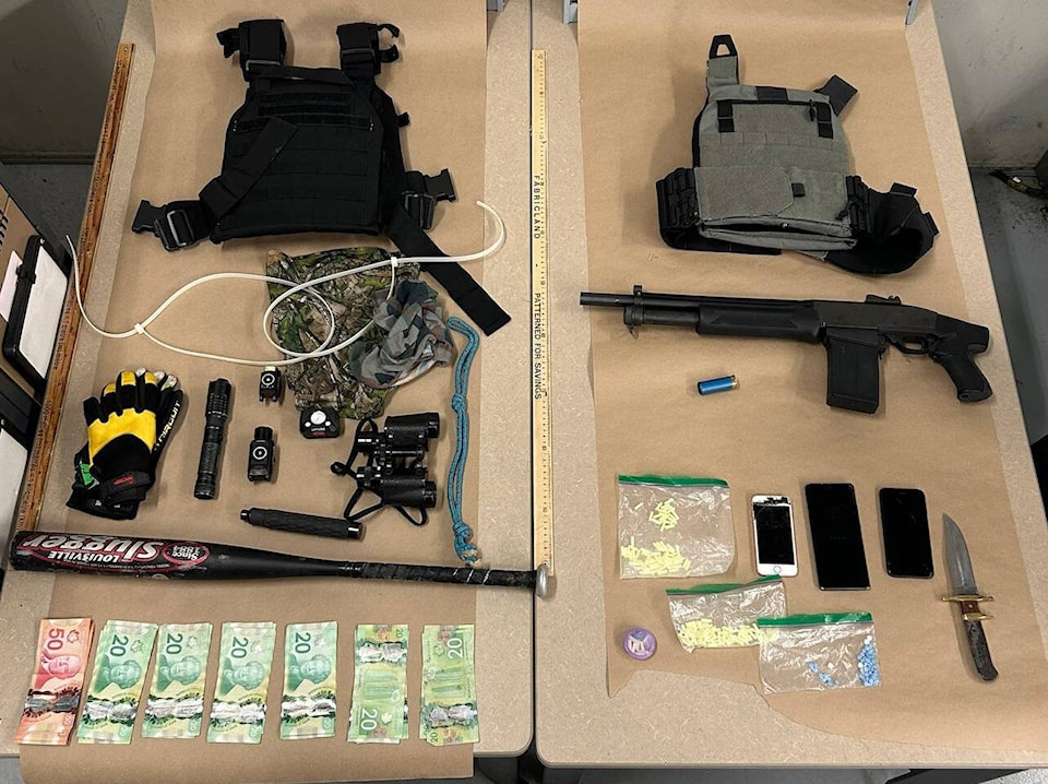 32509655_web1_230426-NBU-guns-drugs-cash-1_1