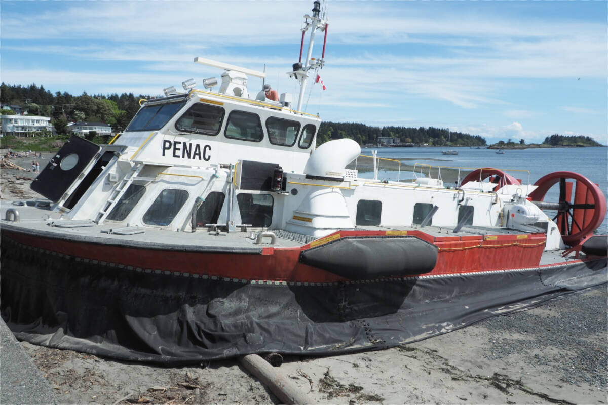32672305_web1_230509-NBU-Hovercraft-_5