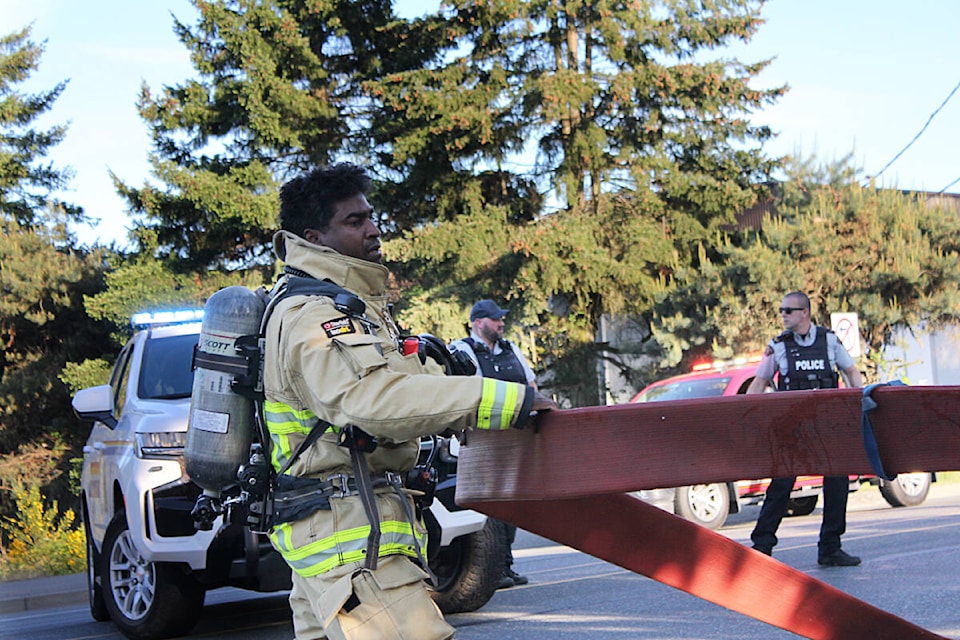 32786388_web1_230524-CVR-N-ComoxFire-hose_1