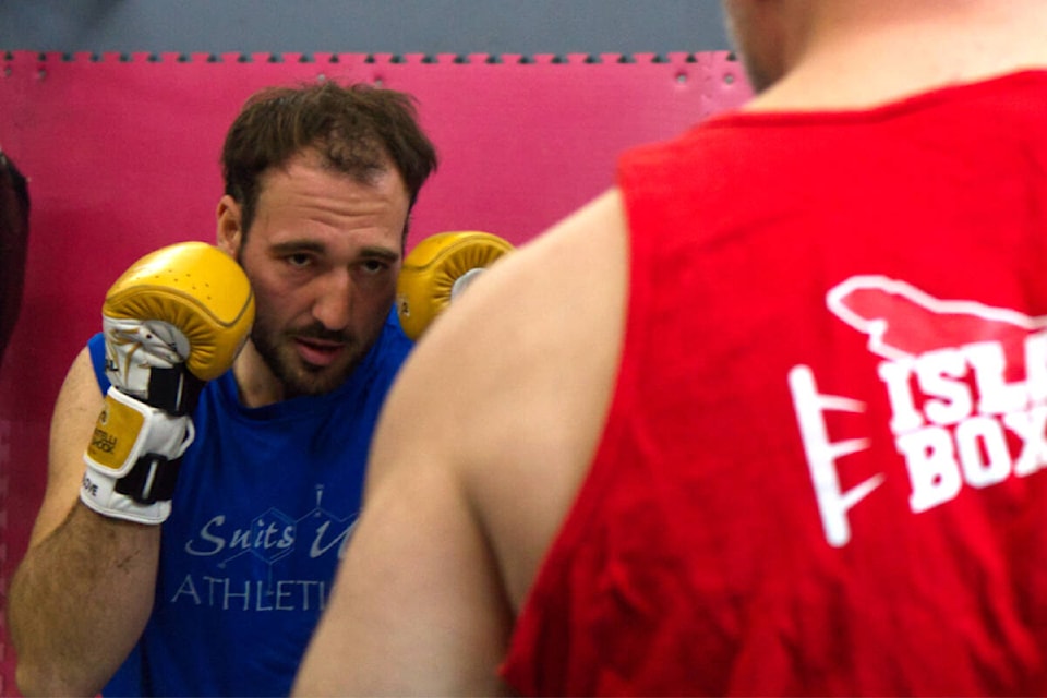 32902566_web1_230601-VNE-Victoria-boxing-pro-colantonion_1