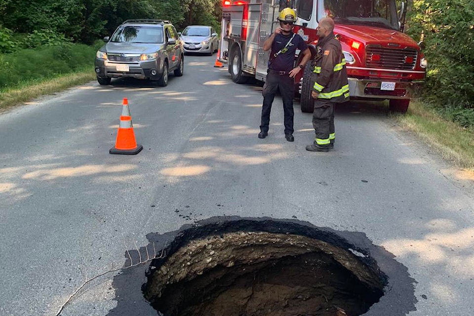 33127870_web1_230626-PNR-SaltSpringSinkHole-SUB_1