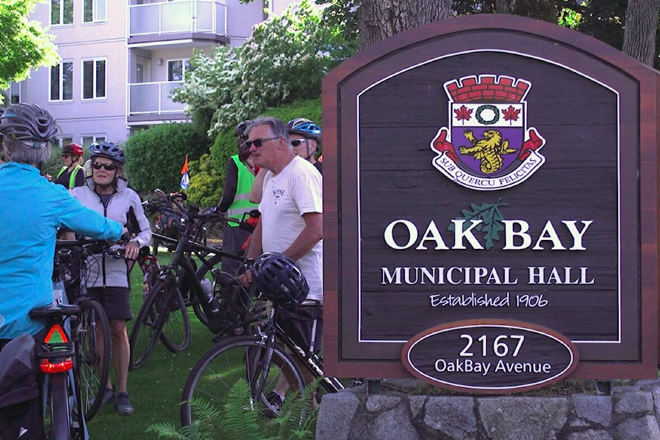 33209698_web1_260613-obn-bike-lane-rally-cyclists_1
