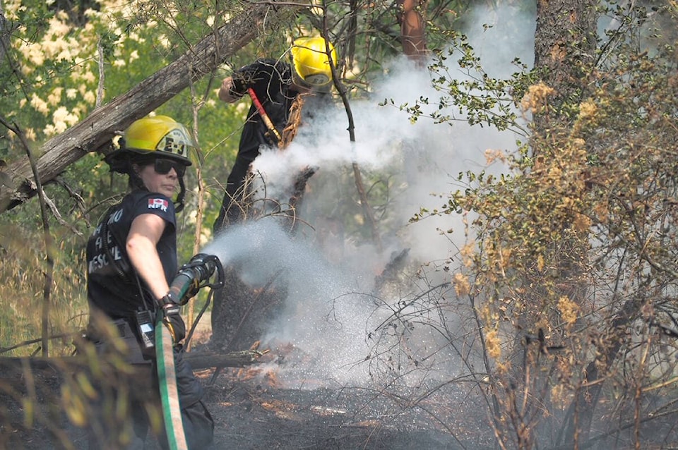 33211348_web1_copy_230705-NBU-fires-nanaimo-parkway-1_1