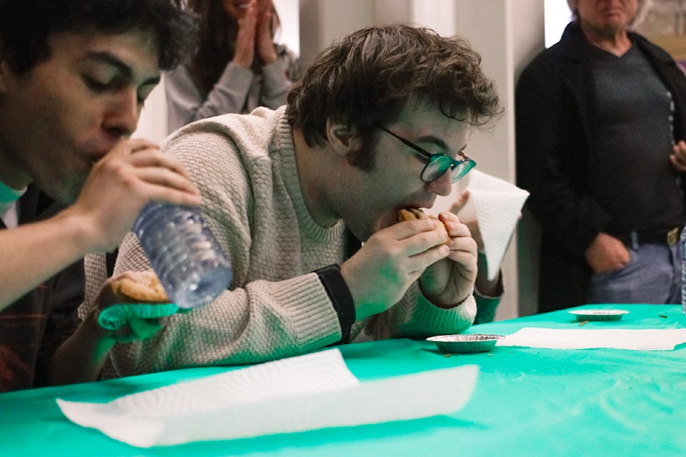 Six contestants competed in a pie-eating competition.