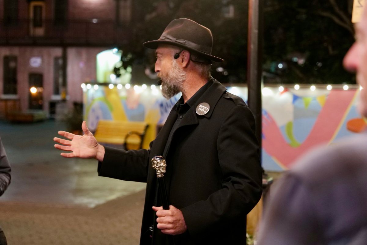 VIDEO: Victoria's Ghostly Walks haunt the shadows of B.C.'s past