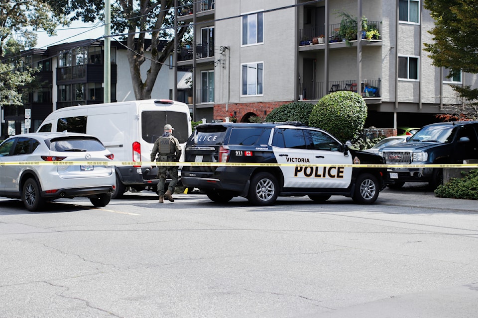 Police are responding to an incident on Oak Bay Avenue on Tuesday, Aug. 27.