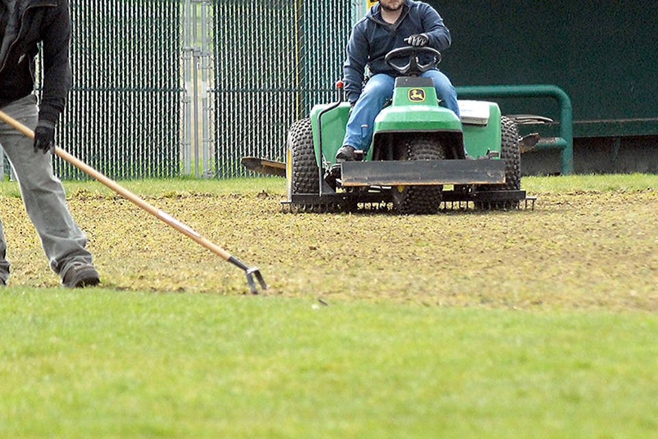 21796621_web1_200611-VMS-lawnmower-grass_1