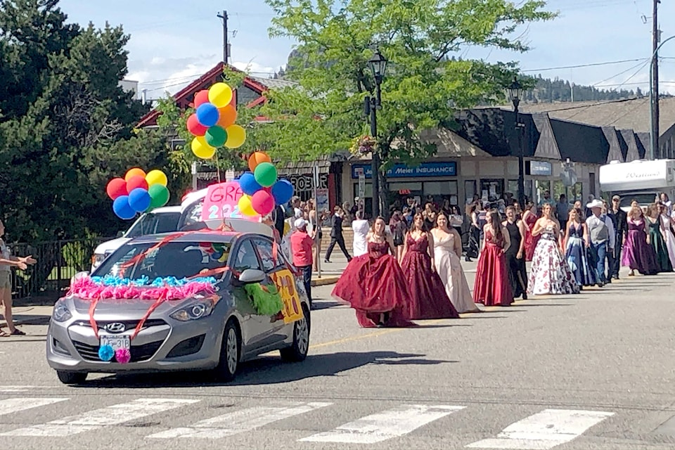 21974800_web1_200702-SUM-photo-grad-parade-SUMMERLAND_1