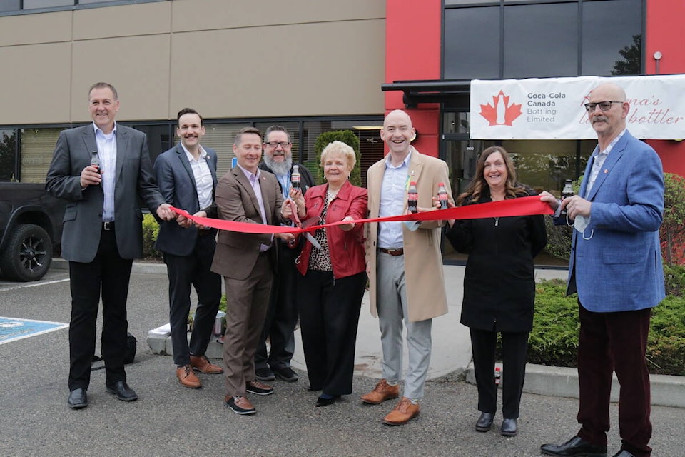 29012530_web1_220504-KCN-coke-depot-ribbon-cutting_1