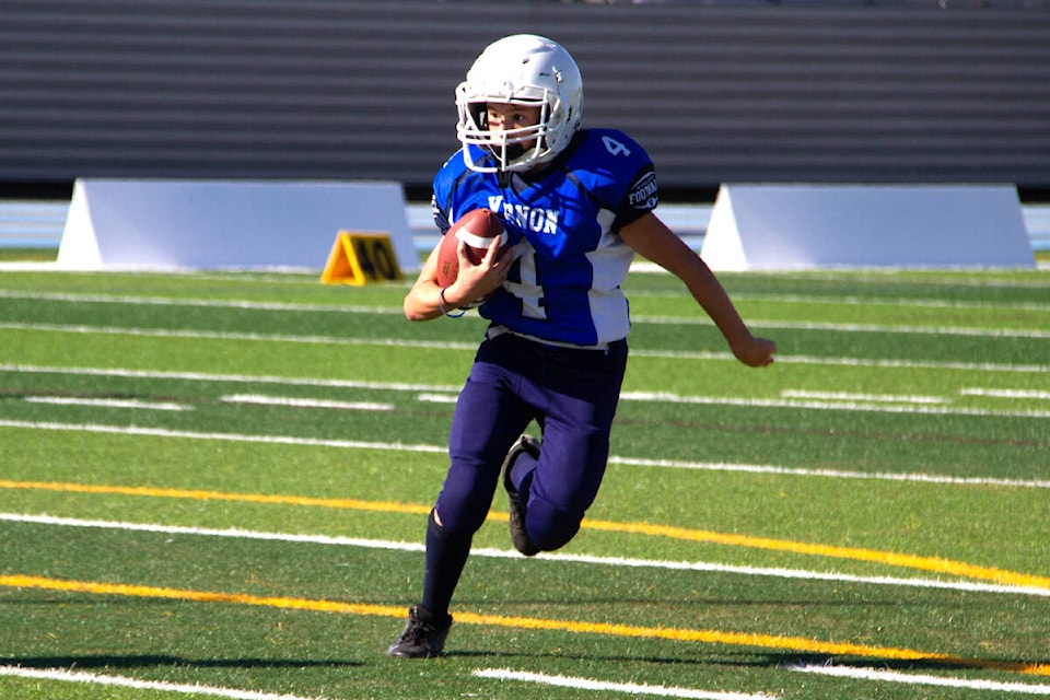 Des Wishart and the Vernon Blue Magnums cliinched first place and an undefeated regular season in the Southern Interior Football Junior Bantam Conference with a 37-0 win over the Kelowna Red Grizzlies Sunday, Oct. 30, at Greater Vernon Athletic Park. (Jenna Fochler Photo)