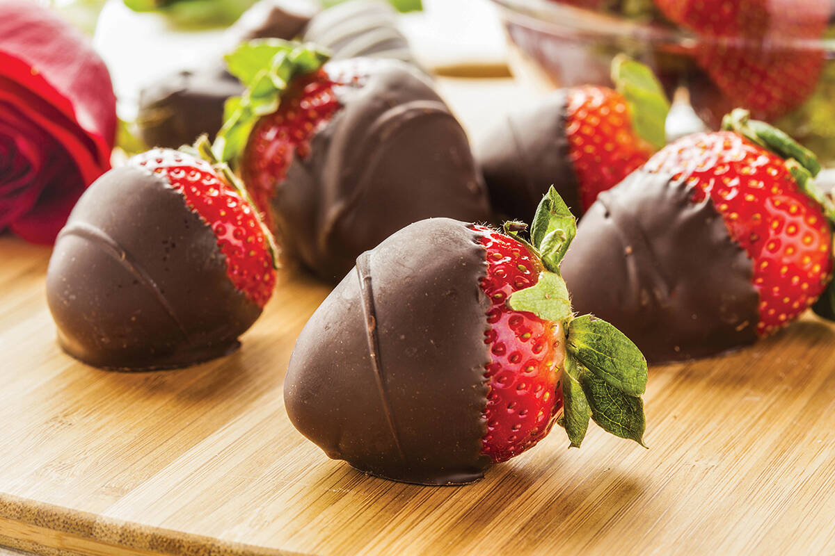 31857051_web1_chocolate-strawberries