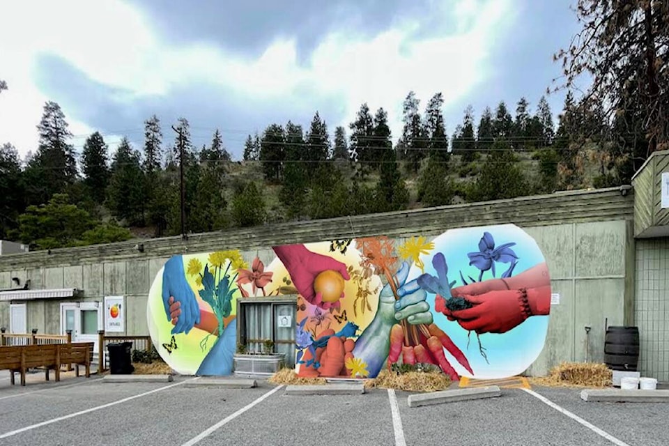 33942313_web1_230920-WEK-4thstreet-mural-peachlandmural_1