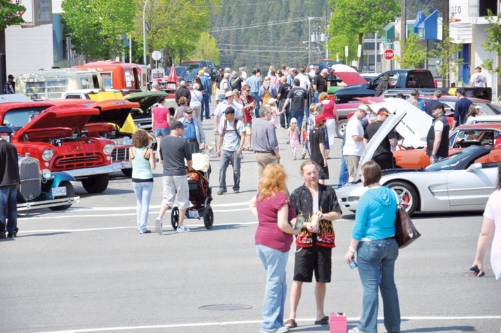 11932tribuneFilePicLakersshowandshine1239