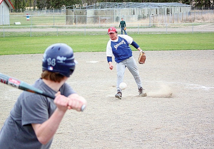 14534tribuneA04UBKAmen-sfastball10may55