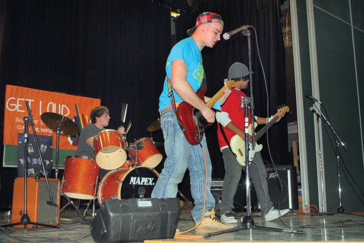 14955tribuneA12TSGetLoud227