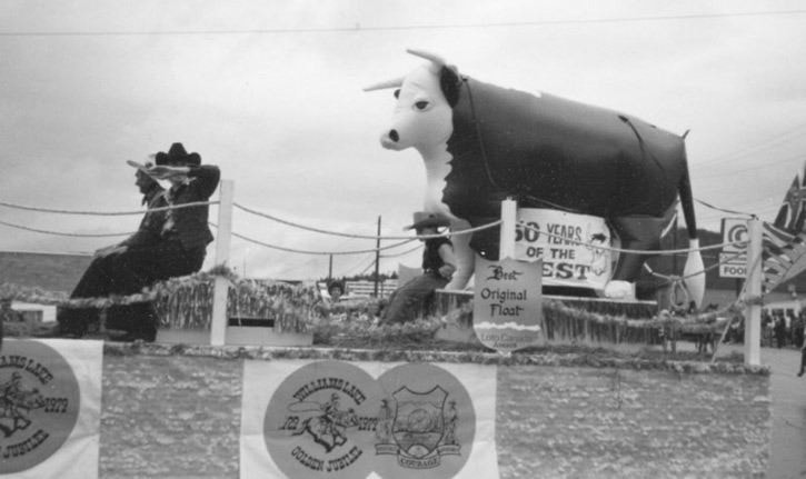 18237tribuneStamp-27-Inflatable-bull-50th-parade