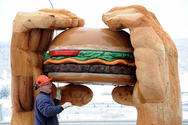 23633tribuneburger-carving