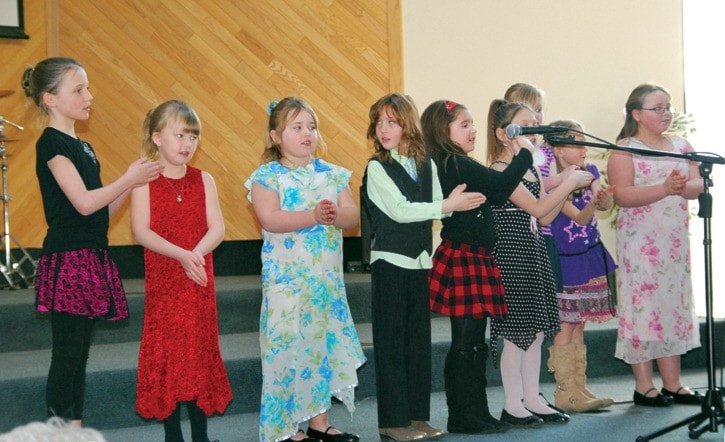 25547tribuneA04EhParadeofChoirs003