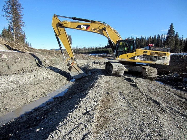 25826tribune10-Hazeltine-Creek-channel-construction-Apr-2015-IMG_2761