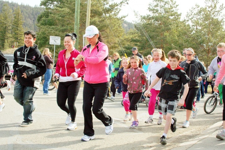 26376tribuneA01RCNutritionWalkgroup186