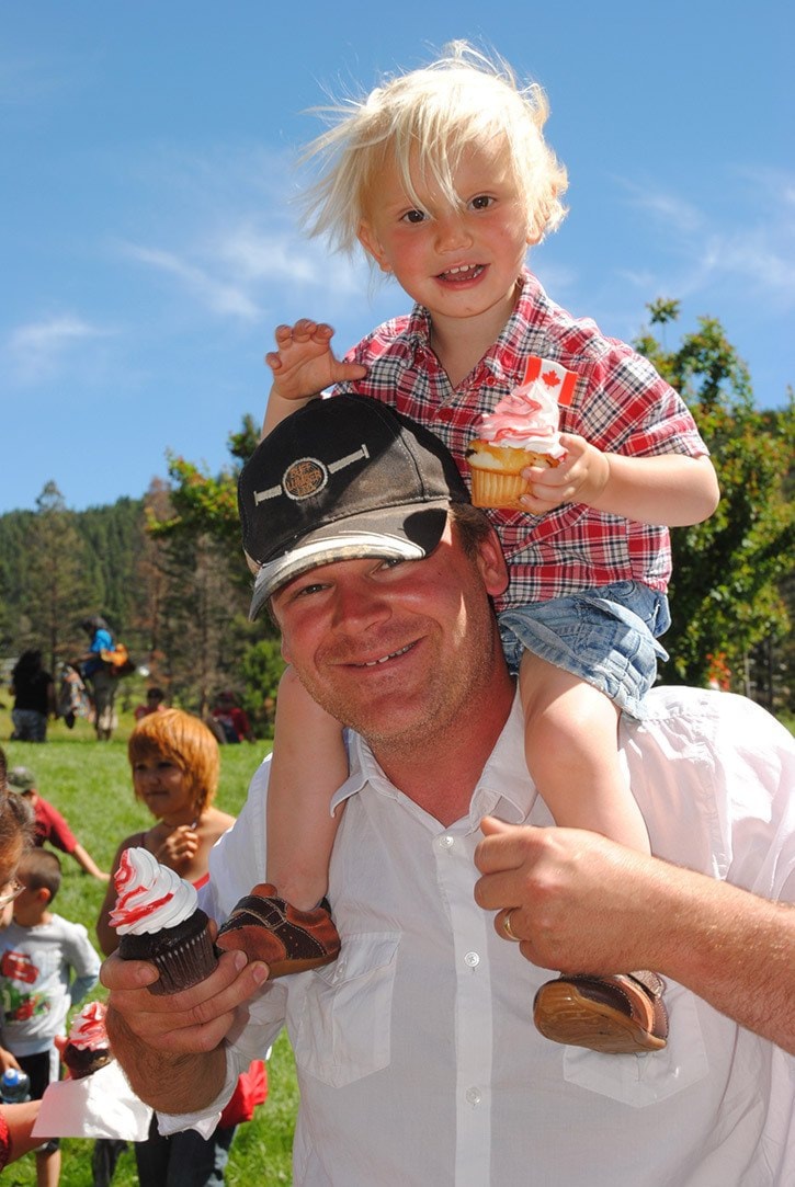 26569tribune-DSC_0097-Tyrone-Johnston-with-son-Jeremiah-2-at-Canada-Day-.JPG